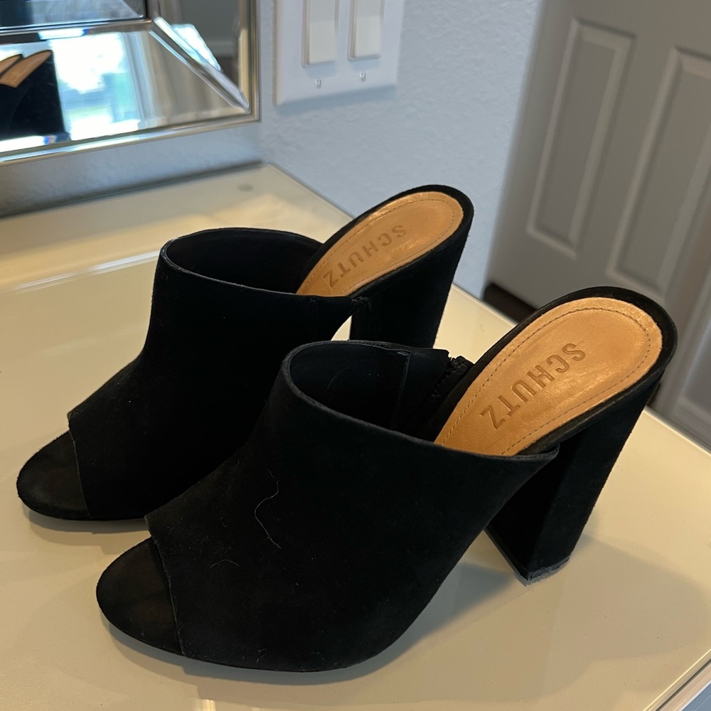 Schütz mule heels